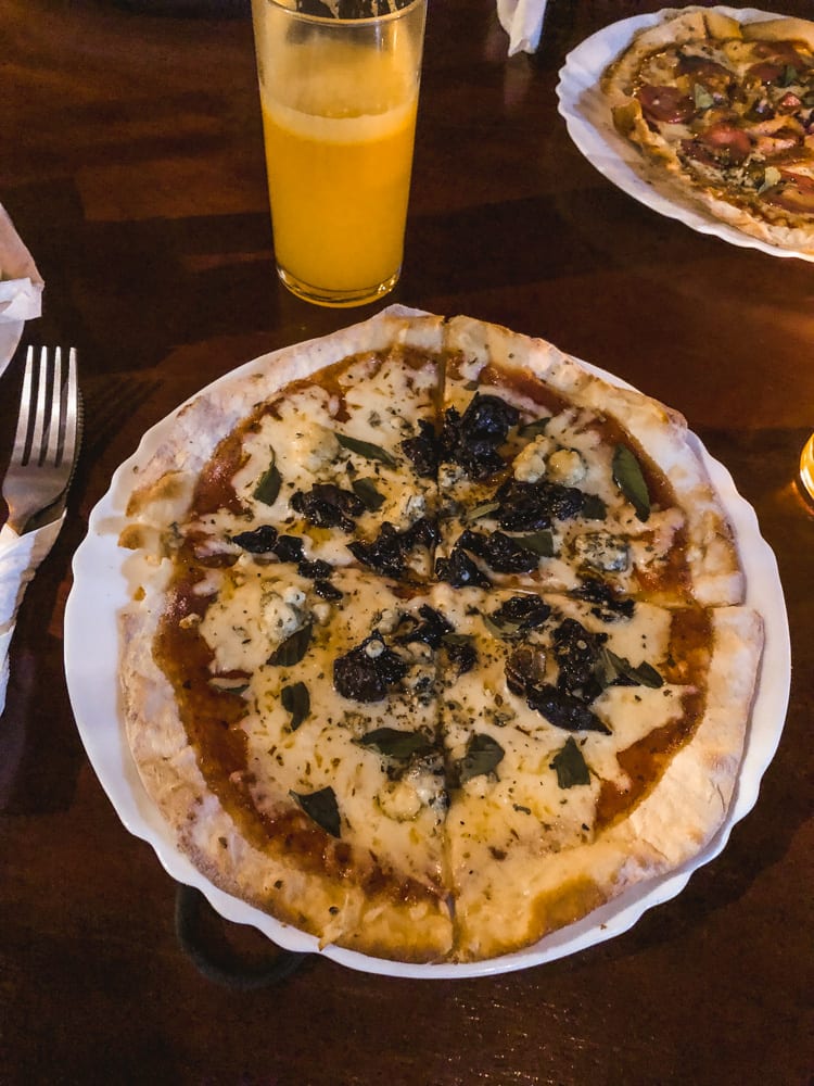 Pizza no Restaurante Tempos Antigos na Chapada dos Veadeiros